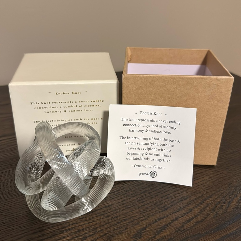 Endless Knot - Ornamental Glass